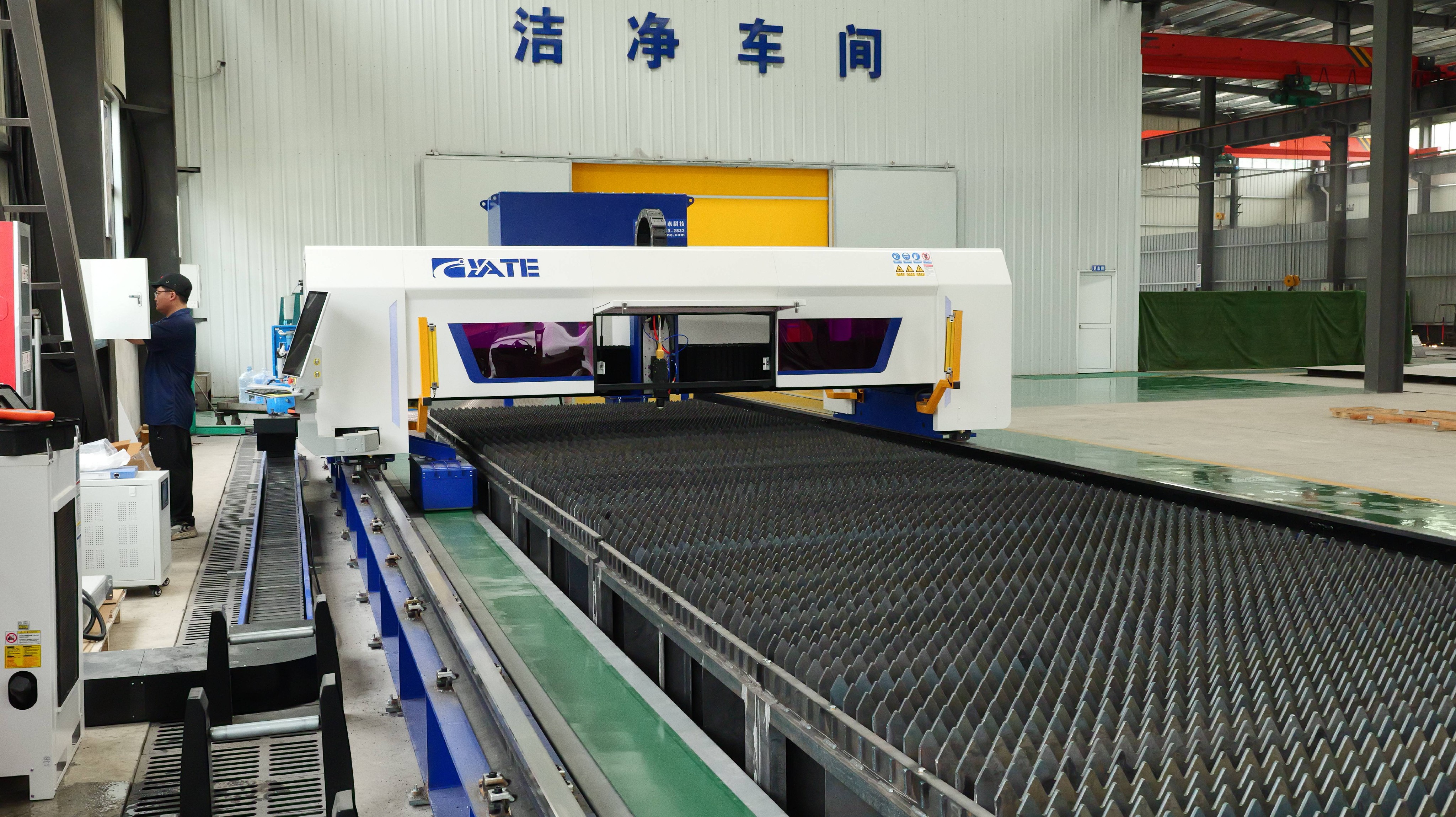 三維.五軸光纖激光切割機(1).jpg